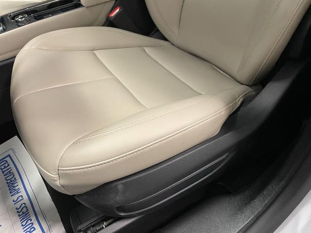 Photo of 2025 White Lincoln Corsair