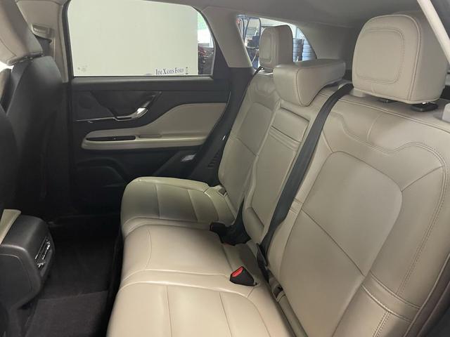 Photo of 2025 White Lincoln Corsair