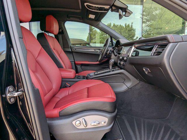 Photo of 2025 Jet Black Metallic Porsche Macan