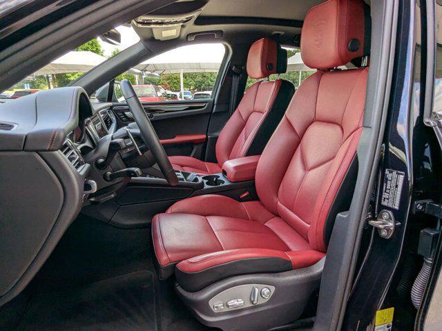 Photo of 2025 Jet Black Metallic Porsche Macan