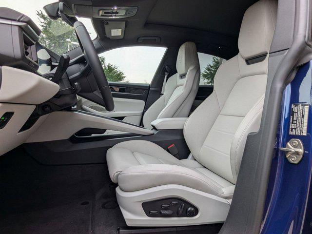 Photo of 2025 Gentian Blue Metallic Porsche Macan