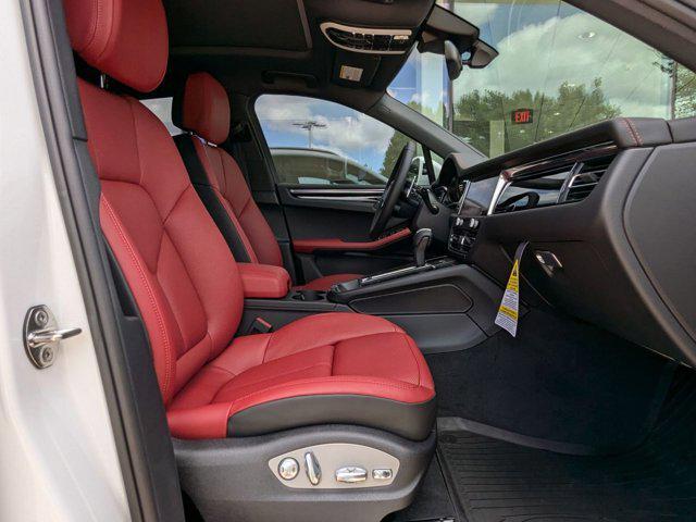 Photo of 2025 White Porsche Macan