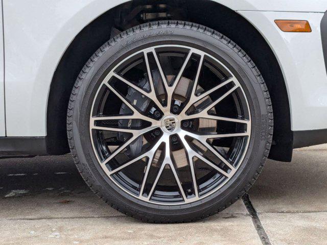 Photo of 2025 White Porsche Macan
