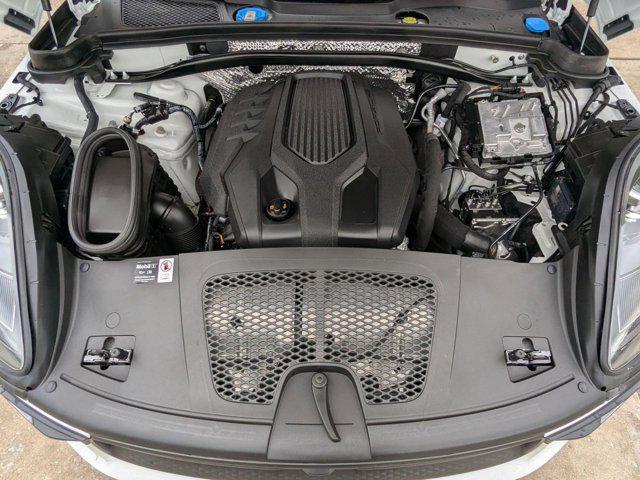 Photo of 2025 White Porsche Macan