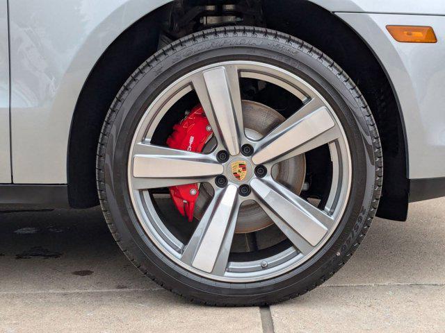 Photo of 2025 Dolomite Silver Metallic Porsche Macan