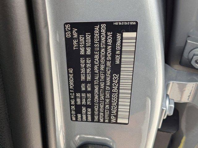 Photo of 2025 Dolomite Silver Metallic Porsche Macan