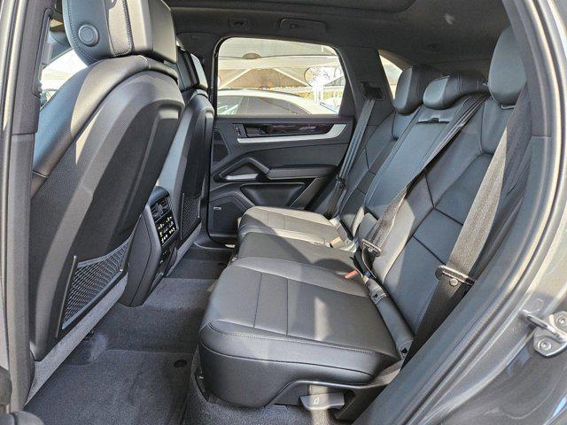 Photo of 2025 Quartzite Grey Metallic Porsche Cayenne