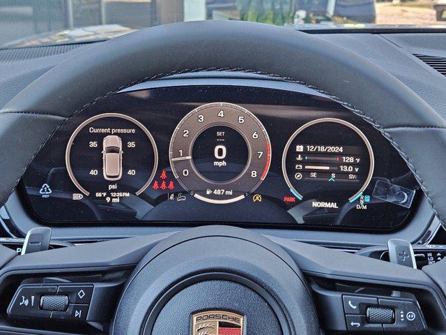 Photo of 2025 Quartzite Grey Metallic Porsche Cayenne
