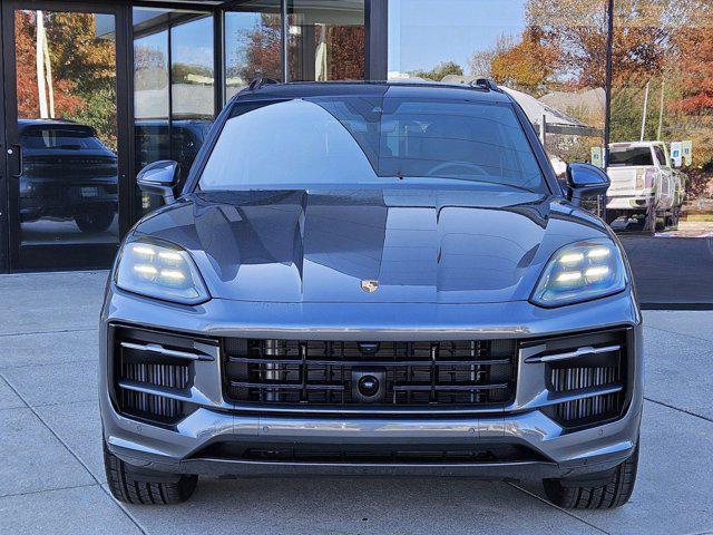 Photo of 2025 Quartzite Grey Metallic Porsche Cayenne