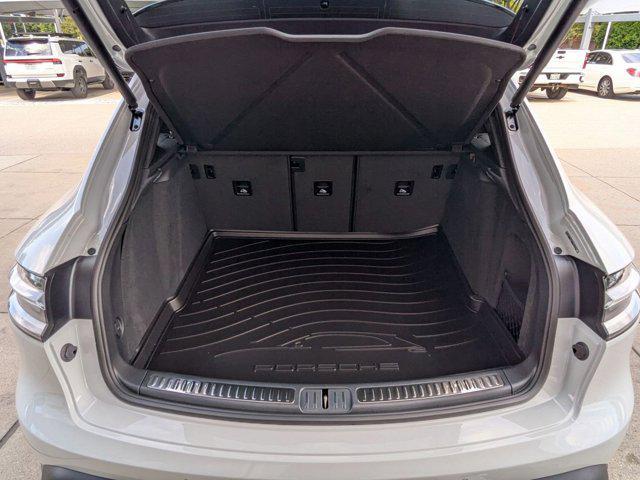 Photo of 2026 White Porsche Macan