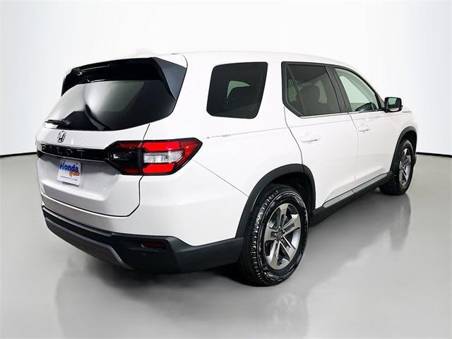 Photo of 2025 White Diamond Pearl Honda Pilot