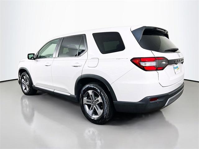 Photo of 2025 White Diamond Pearl Honda Pilot