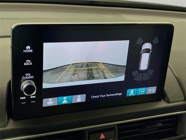 Photo of 2025 White Diamond Pearl Honda Pilot