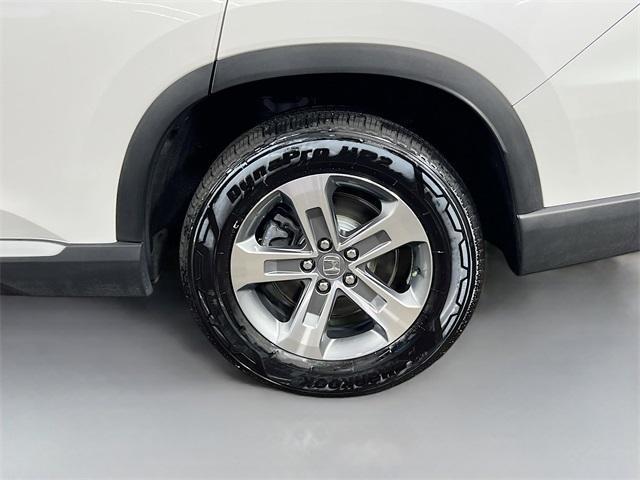Photo of 2025 White Diamond Pearl Honda Pilot