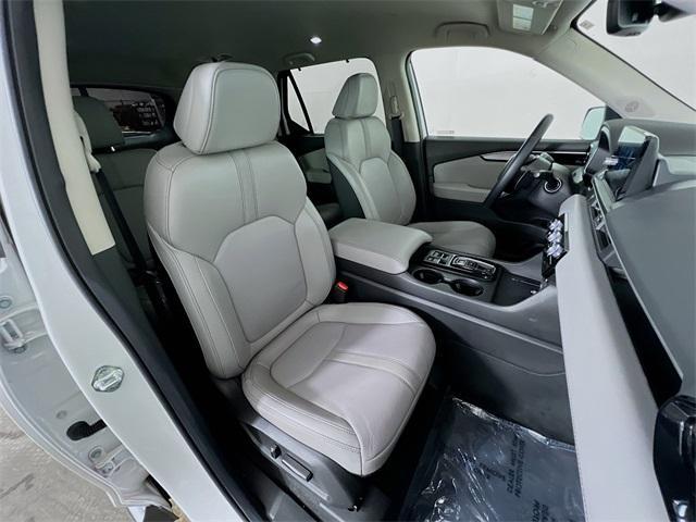 Photo of 2025 White Diamond Pearl Honda Pilot