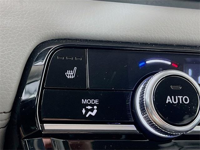 Photo of 2025 White Diamond Pearl Honda Pilot