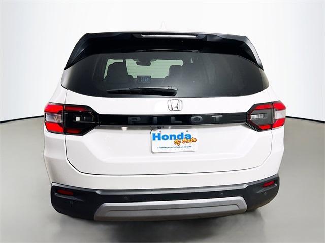 Photo of 2025 White Diamond Pearl Honda Pilot