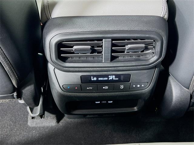 Photo of 2025 White Diamond Pearl Honda Pilot