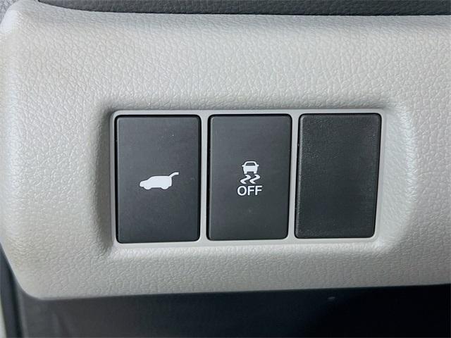 Photo of 2025 White Diamond Pearl Honda Pilot