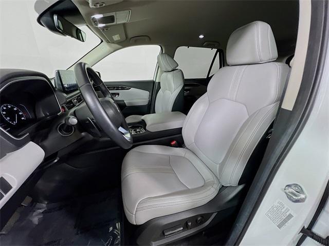 Photo of 2025 White Diamond Pearl Honda Pilot