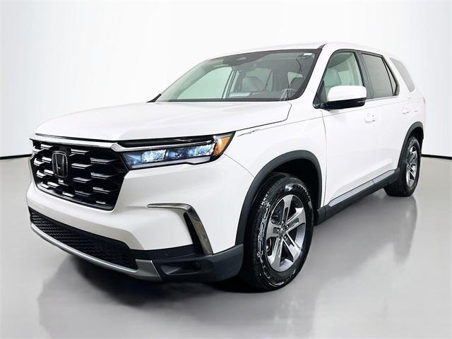 Photo of 2025 White Diamond Pearl Honda Pilot