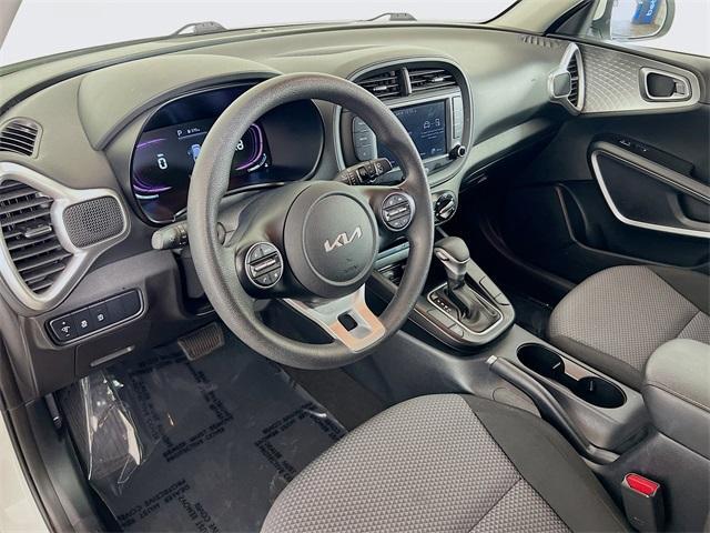 Photo of 2023 Snow White Pearl Kia Soul