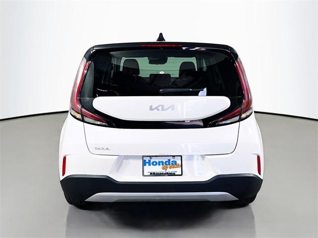 Photo of 2023 Snow White Pearl Kia Soul