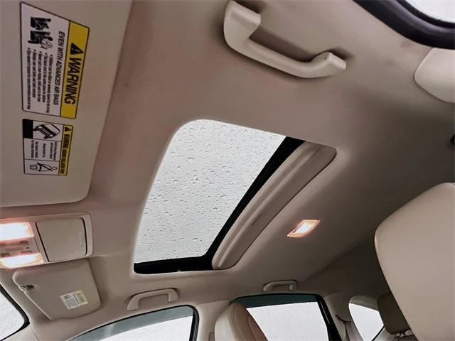 Photo of 2012 White Diamond Pearl Honda CR-V
