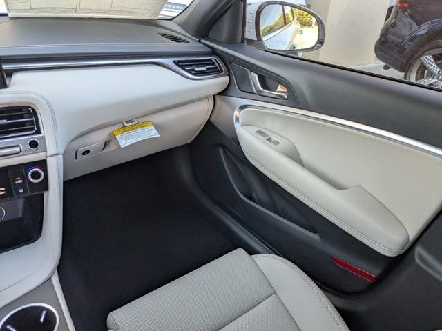 Photo of 2025 White Genesis G70