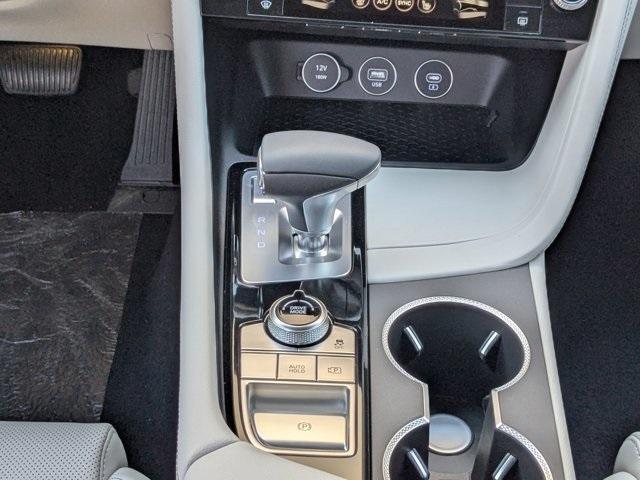 Photo of 2025 White Genesis G70