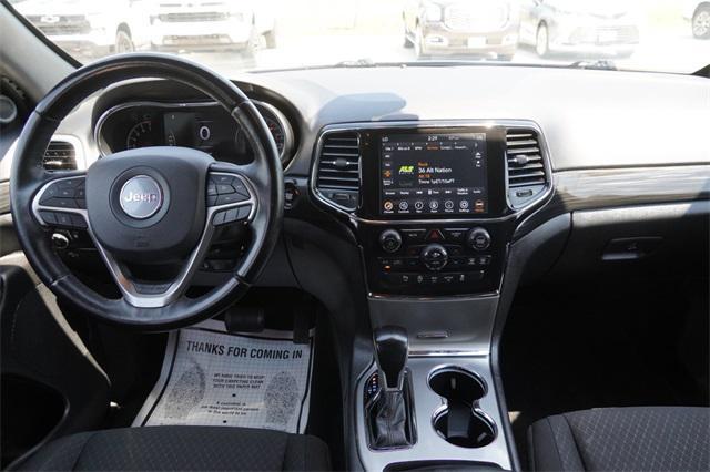Photo of 2022 Diamond Black Crystal Pearlcoat Jeep Grand Cherokee