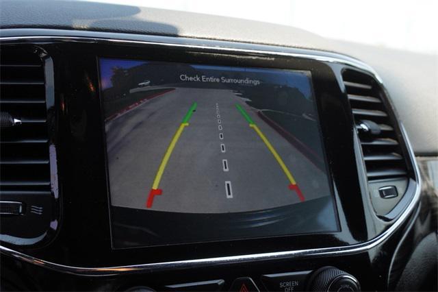 Photo of 2022 Diamond Black Crystal Pearlcoat Jeep Grand Cherokee