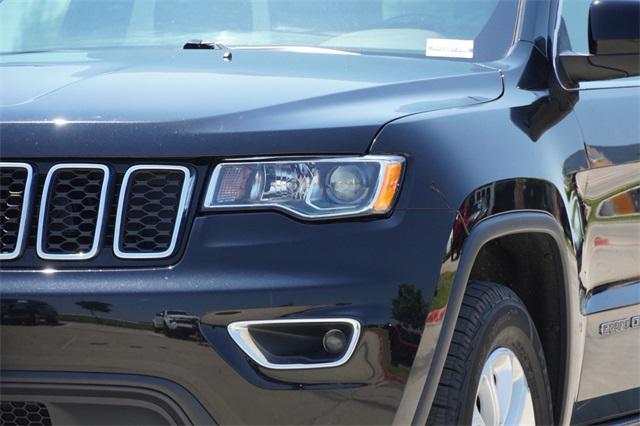 Photo of 2022 Diamond Black Crystal Pearlcoat Jeep Grand Cherokee