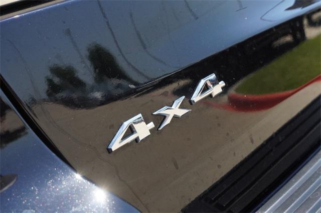 Photo of 2022 Diamond Black Crystal Pearlcoat Jeep Grand Cherokee