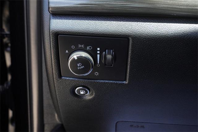 Photo of 2022 Diamond Black Crystal Pearlcoat Jeep Grand Cherokee