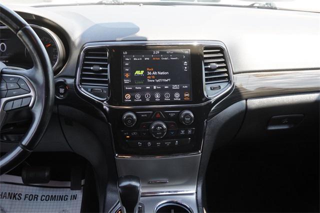 Photo of 2022 Diamond Black Crystal Pearlcoat Jeep Grand Cherokee
