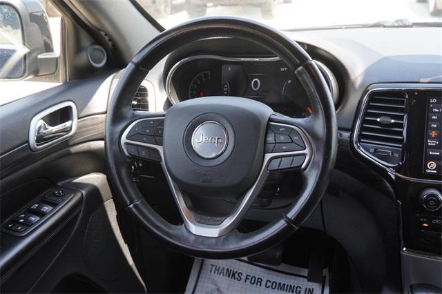 Photo of 2022 Diamond Black Crystal Pearlcoat Jeep Grand Cherokee
