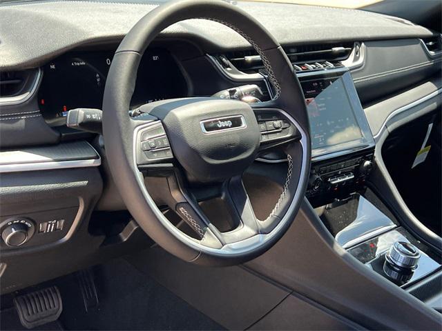 Photo of 2025 Bright White Clearcoat Jeep Grand Cherokee L