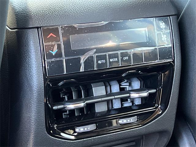 Photo of 2025 Bright White Clearcoat Jeep Grand Cherokee L