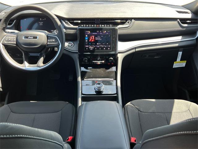 Photo of 2025 Bright White Clearcoat Jeep Grand Cherokee L