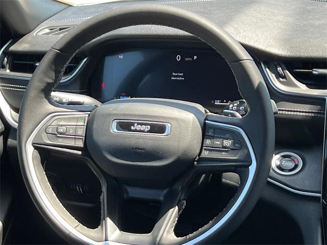 Photo of 2025 Bright White Clearcoat Jeep Grand Cherokee L
