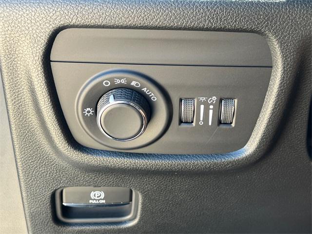 Photo of 2025 Bright White Clearcoat Jeep Grand Cherokee L