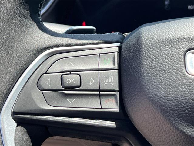 Photo of 2025 Bright White Clearcoat Jeep Grand Cherokee L