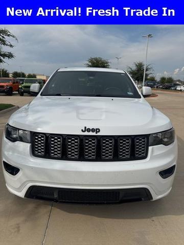 Photo of 2018 Bright White Clearcoat Jeep Grand Cherokee