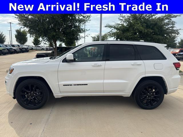 Photo of 2018 Bright White Clearcoat Jeep Grand Cherokee