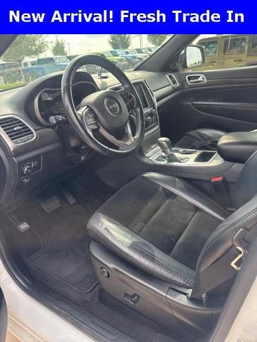 Photo of 2018 Bright White Clearcoat Jeep Grand Cherokee