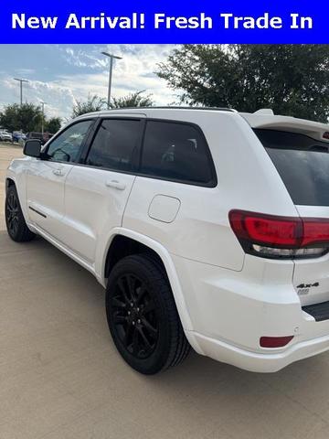 Photo of 2018 Bright White Clearcoat Jeep Grand Cherokee