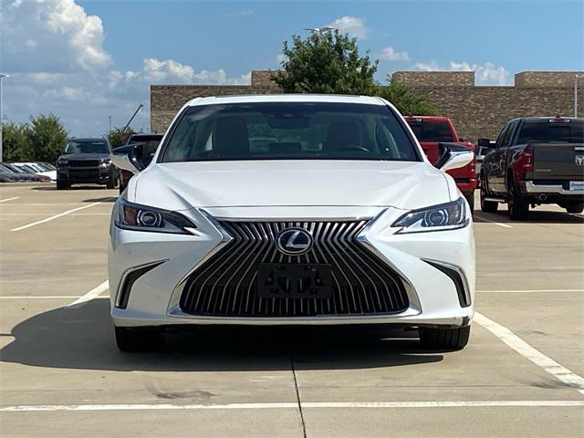 Photo of 2020 Eminent White Pearl Lexus ES 350
