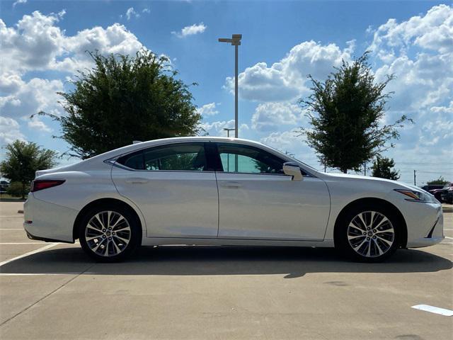 Photo of 2020 Eminent White Pearl Lexus ES 350