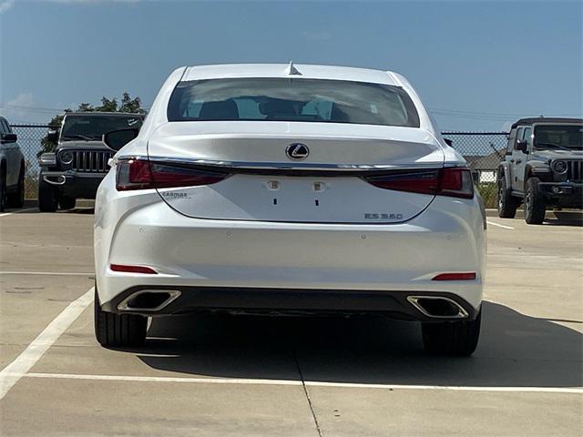 Photo of 2020 Eminent White Pearl Lexus ES 350